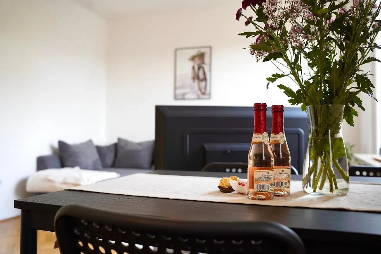 *Top Apartment* Beliebte Lage* In Duesseldorf Germany